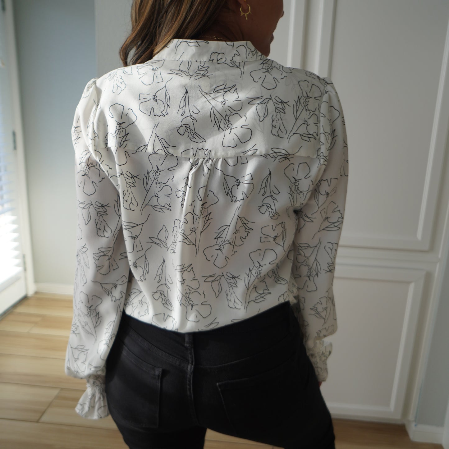 White Flower Print Smocked Sleeve Top